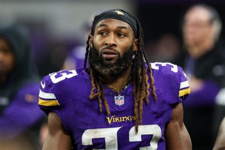 Aaron Jones (Football Player) - Age, Family, Bio