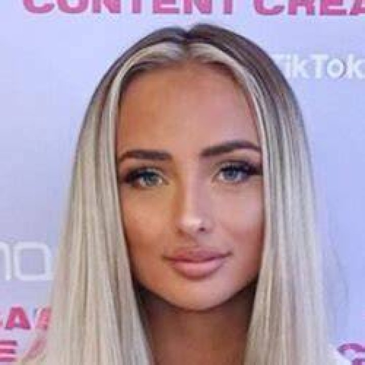 Abi Moores - Age, Family, Bio