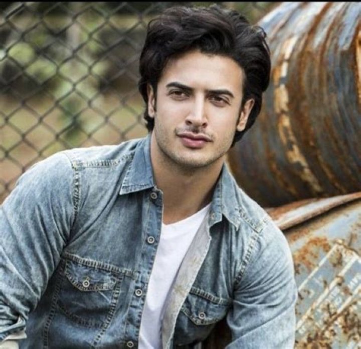 
Adil Khan Durrani Height, Weight, Net Worth, Age, Birthday, Wikipedia, Who, Nationality, Biography 