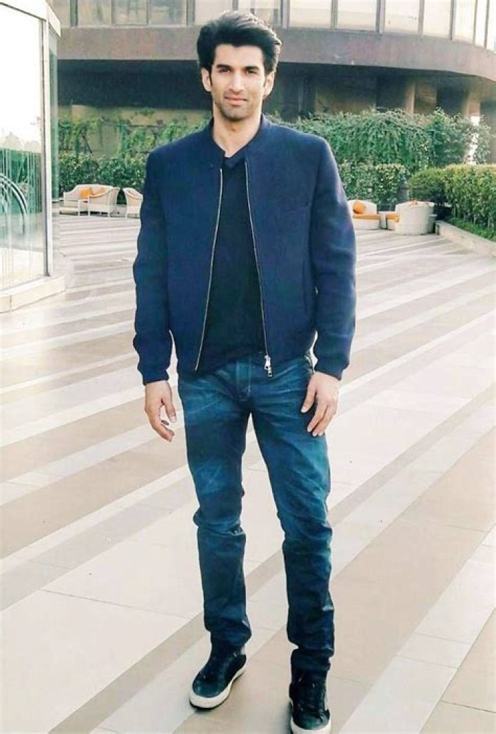 Aditya Roy Kapur Height, Weight, Net Worth, Age, Birthday, Wikipedia, Who, Nationality, Biography