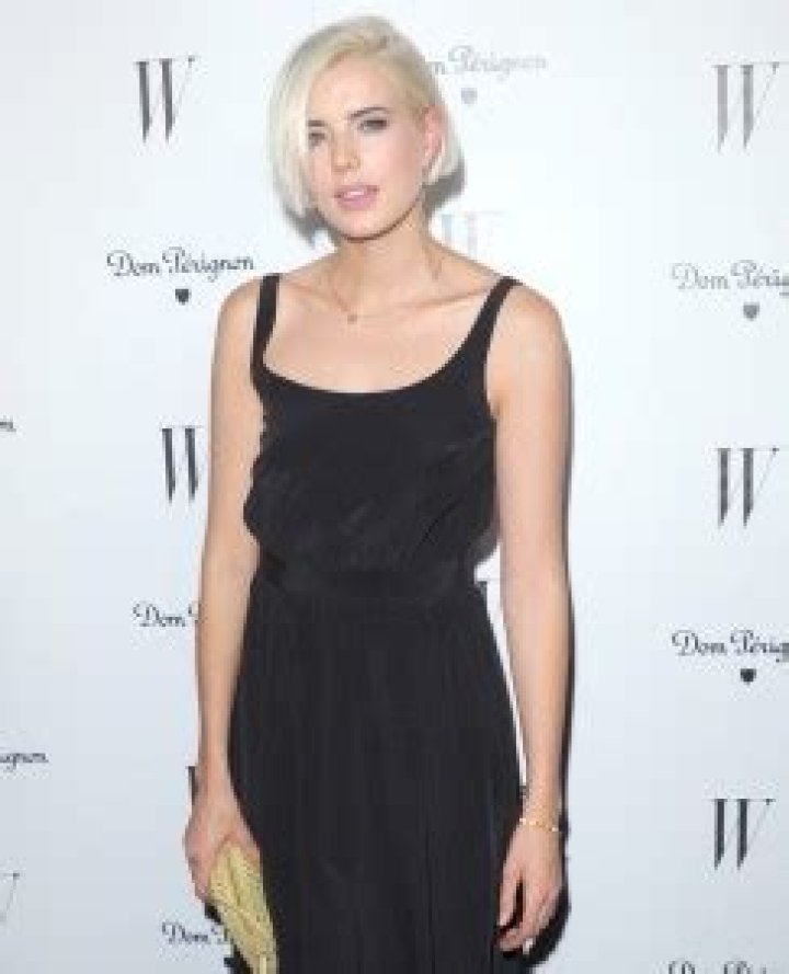 Agyness Deyn finally admits that she’s been lying about her age the whole time