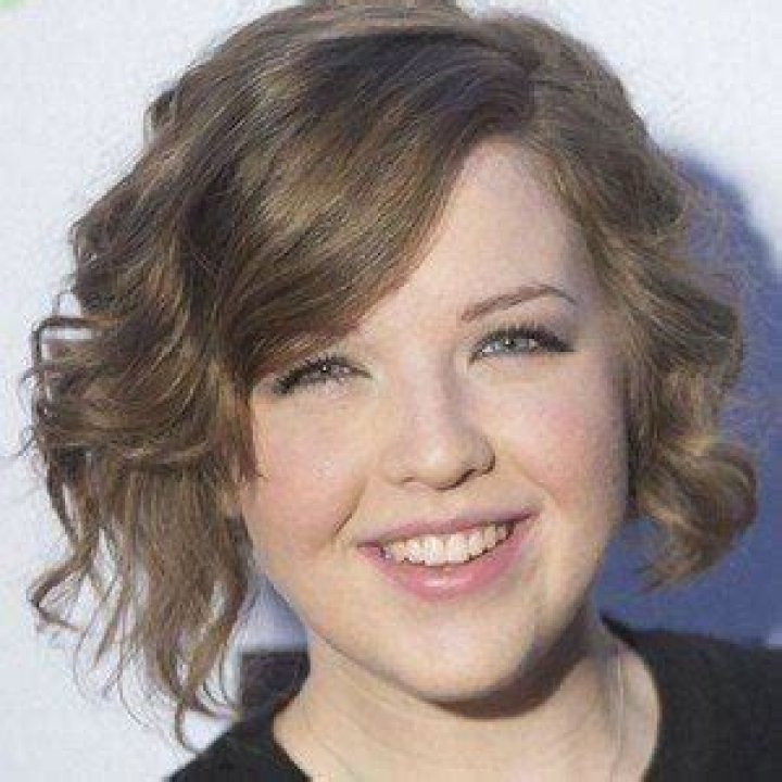 Aislinn Paul - Age, Family, Bio