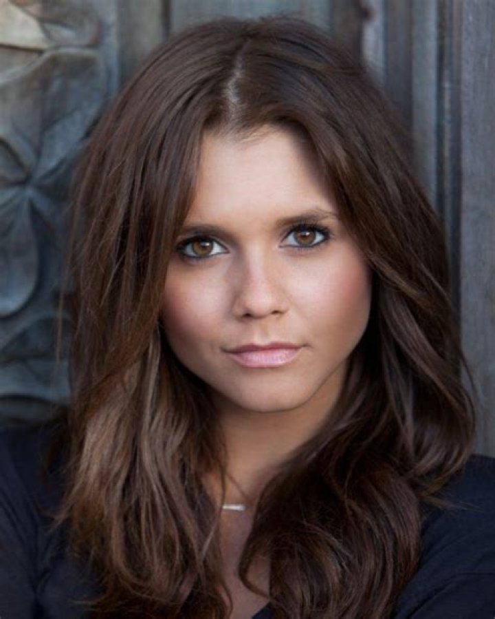 Alexandra Chando photo 3