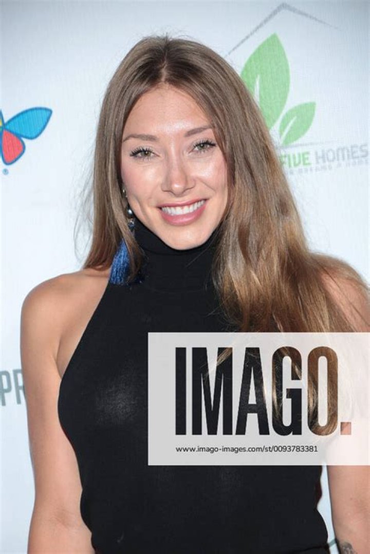 Alexandra Vino, the new rumored girlfriend of Harvey Weinstein defends him calling him a scapegoat of the #MeToo movement Alexandra Vino, the new rumored girlfriend of Harvey Weinstein defends him calling him a scapegoat of the #MeToo movement