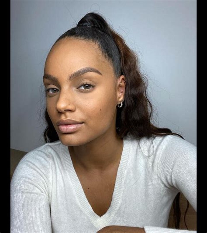 Alicia Aylies photo 2