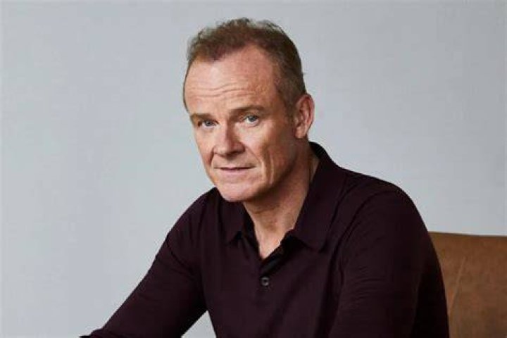 Alistair Petrie Bio (Wiki) 