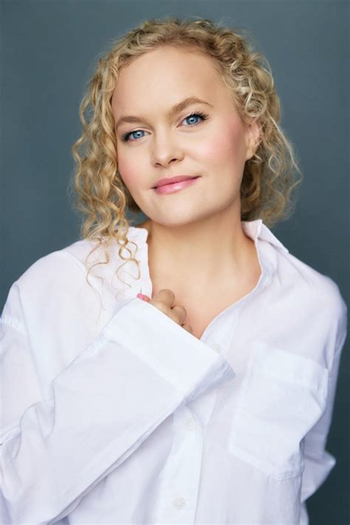 Amanda Cooper - Age, Family, Bio