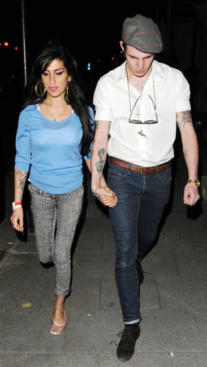 	Amy Winehouse & her boobs reunite with Blake, world tries not to vomit	