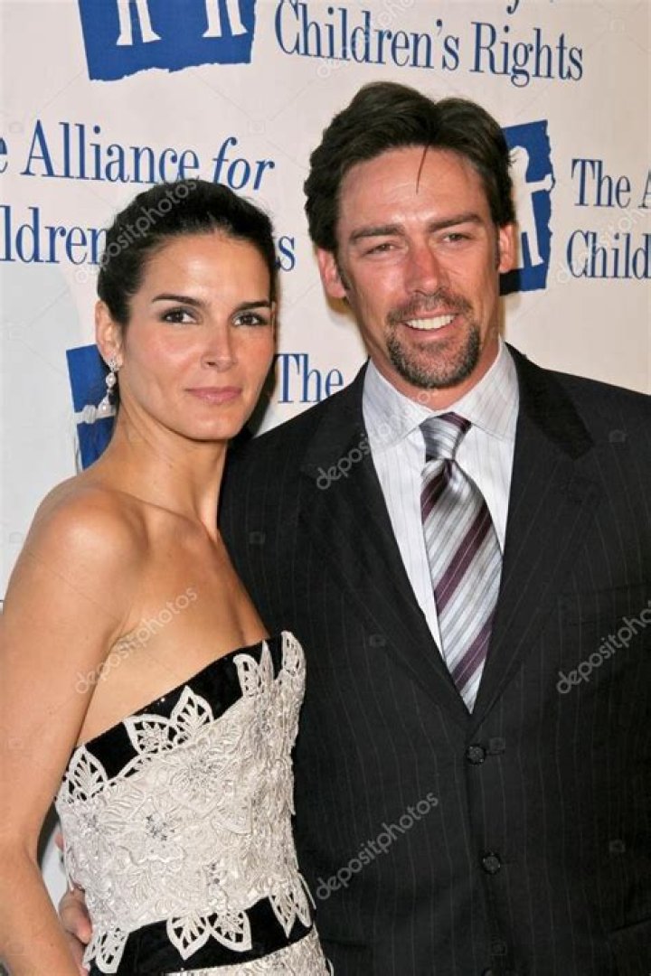 Angie Harmon’s 9-year marriage to Jason Sehorn is on the rocks, allegedly