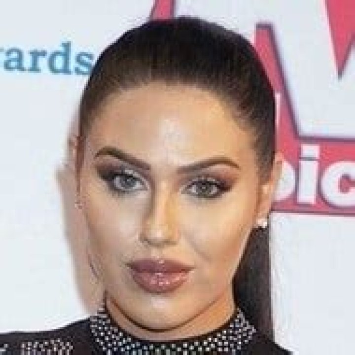 Anna Vakili - Age, Family, Bio