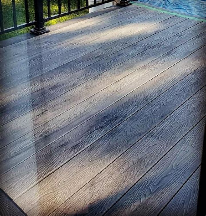 Are composite decks hotter than wood?