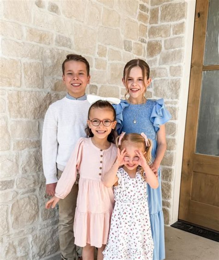 Ashley Crosby - Age, Family, Bio