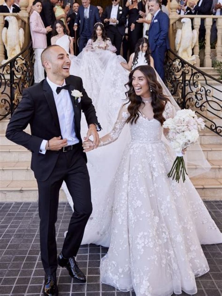 
Aya Shahin And Bassam Safieddine Posed For A Wedding Pictures 