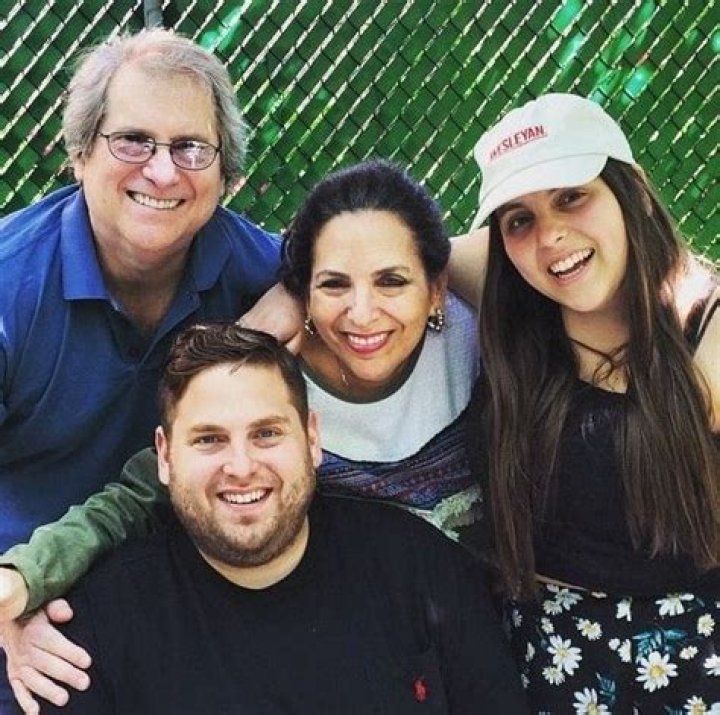Beanie Feldstein - Age, Family, Bio