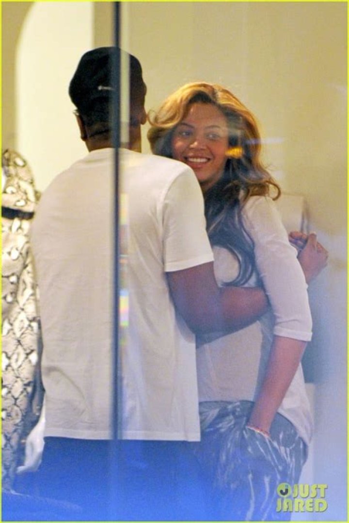 Beyonce’s rep blasts “stupid, ridiculous and false” fake-bump stories