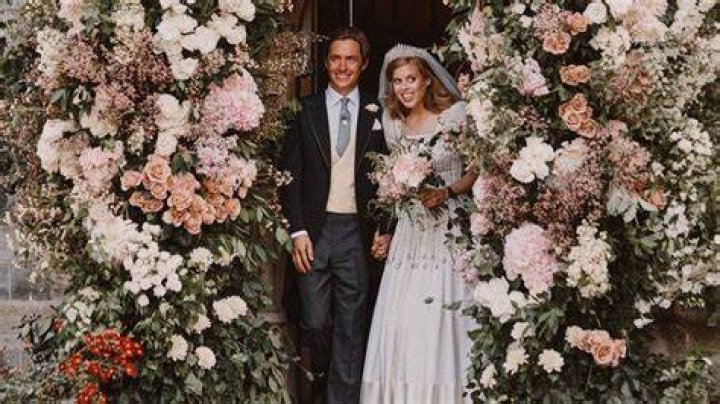 bitchy | Official Wedding Photos of Princess Beatrice and Edoardo Mapelli Mozzi