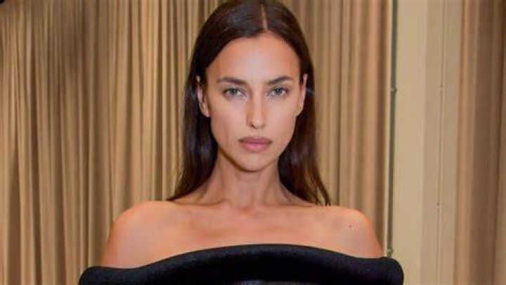 bitchy | Sexy Irina Shayk reveals her assets in a black laced bra!