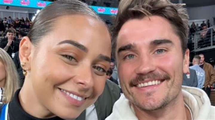 
Brooke Blurton’s Boyfriend, Is She In A Relationship With Sam McGinn? 