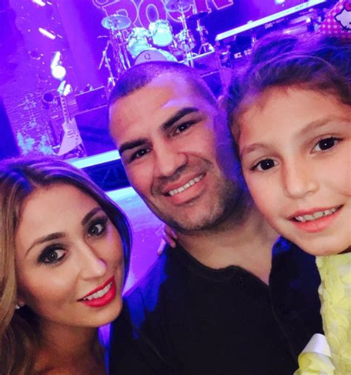 Cain Velasquez - Age, Family, Bio