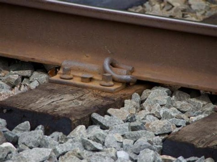 Can you paint railroad ties?