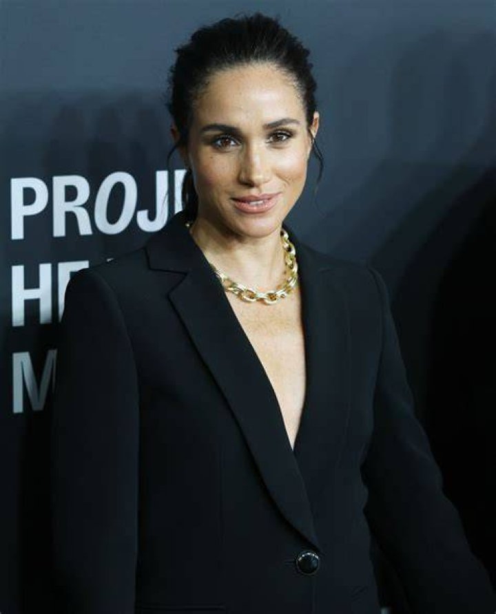 Cele|bitchy | FFN_Hewitt_JenniferL_MIT_082313_51187593