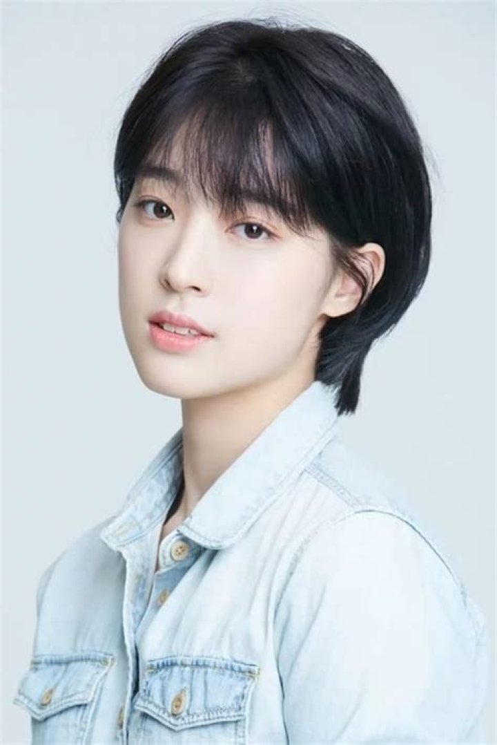 Choi Sung-Eun Bio (Wiki) 