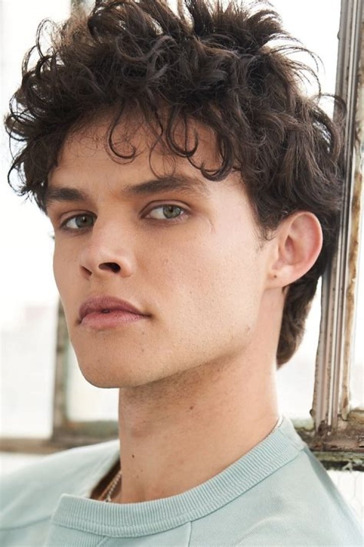 Curran Walters Bio (Wiki) 