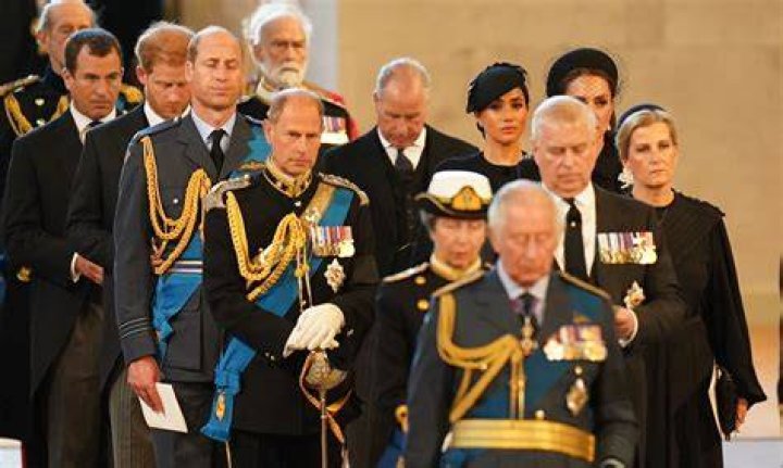 David Armstrong-Jones, nephew of Queen Elizabeth II, to divorce wife of 26 years!