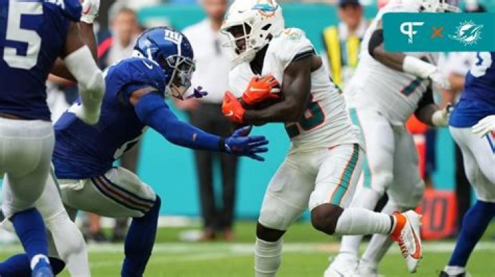 
De’Von Achane injury update: Miami Dolphins RB being examined for knee injury vs New York Giants 