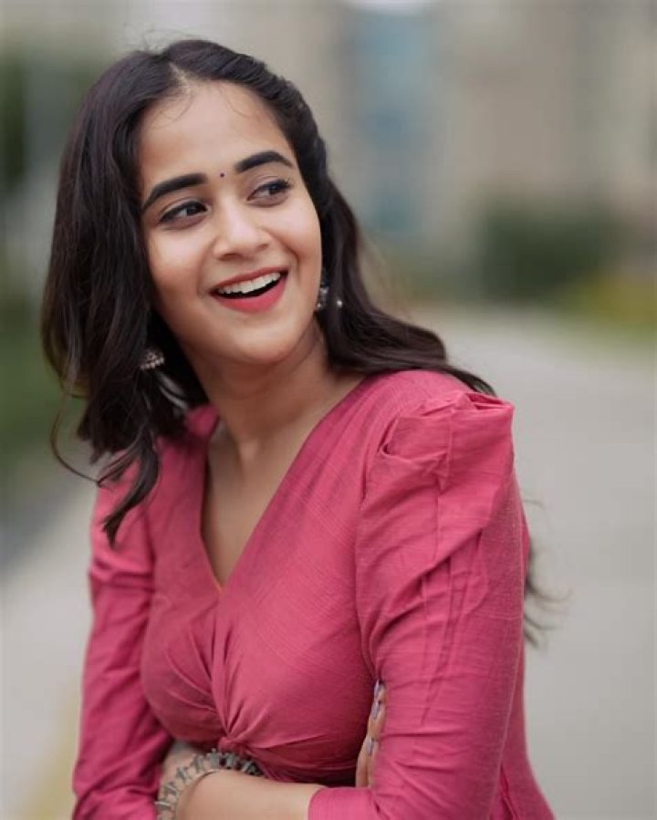 Deepthi Sunaina Height, Weight, Net Worth, Age, Birthday, Wikipedia, Who, Instagram, Biography