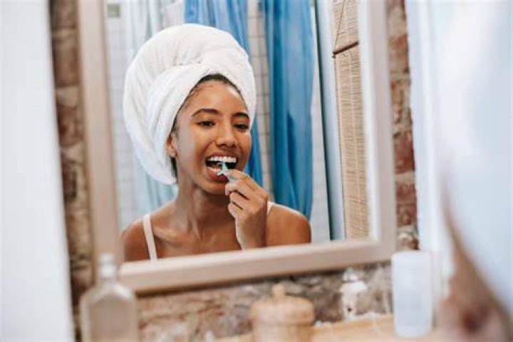 Dentists: rinse with water, not mouthwash, after meals to restore pH