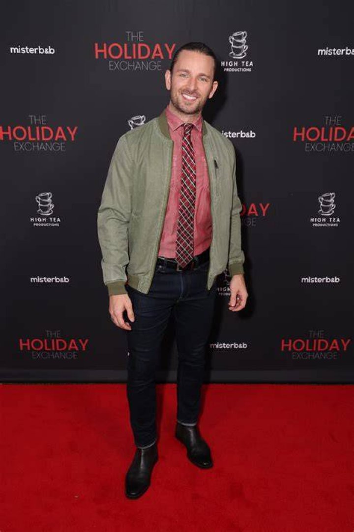 Derek Yates - Age, Family, Bio