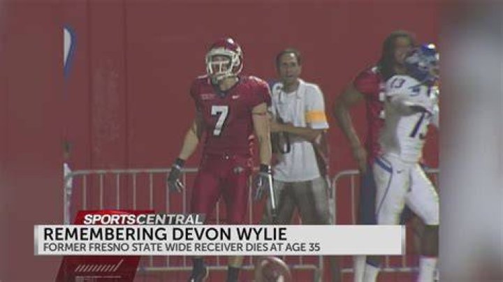 Devon Wylie - Trivia, Family, Bio