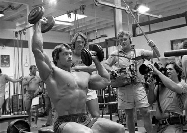 Did Arnold Schwarzenegger serve in the military?