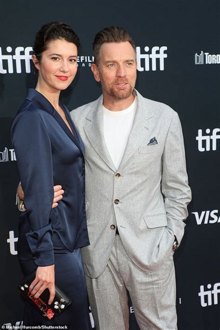 Did Ewan McGregor leave his wife for his costar Mary Elizabeth Winstead?
