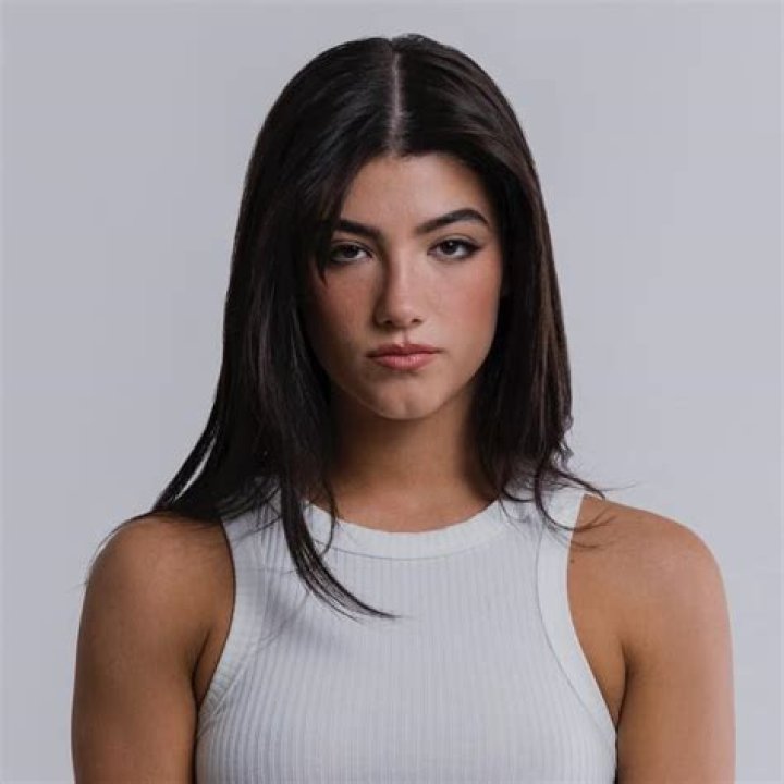 Dixie D'Amelio - Age, Family, Bio