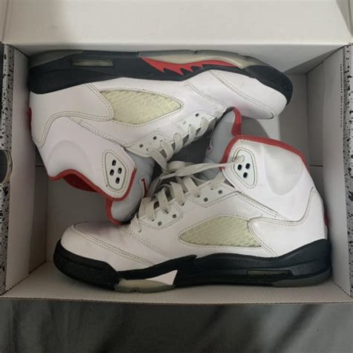 Do Jordan 7 creases easily?