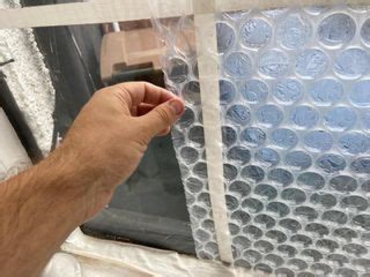 Does bubble wrap keep heat out?