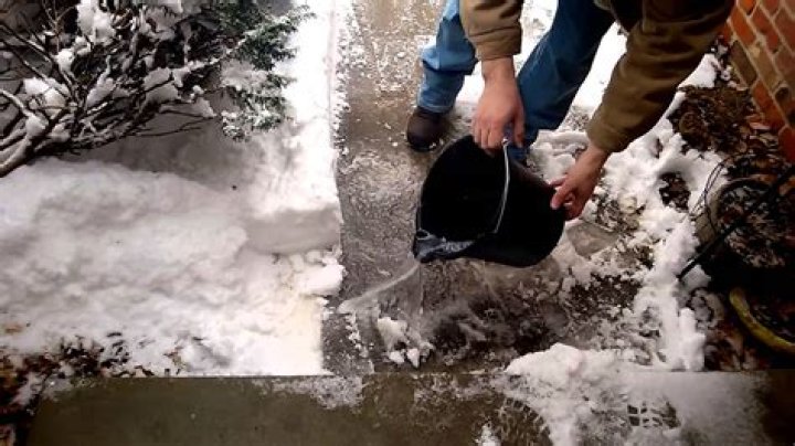 Does Dawn dish soap melt ice?