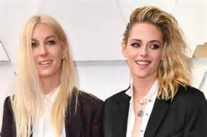 Dylan Meyer Age Gap With Girlfriend Kristen Stewart, Meet Her On Instagram