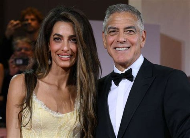 Elisabetta Canalis threatens to “bolt” if George Clooney doesn’t marry her
