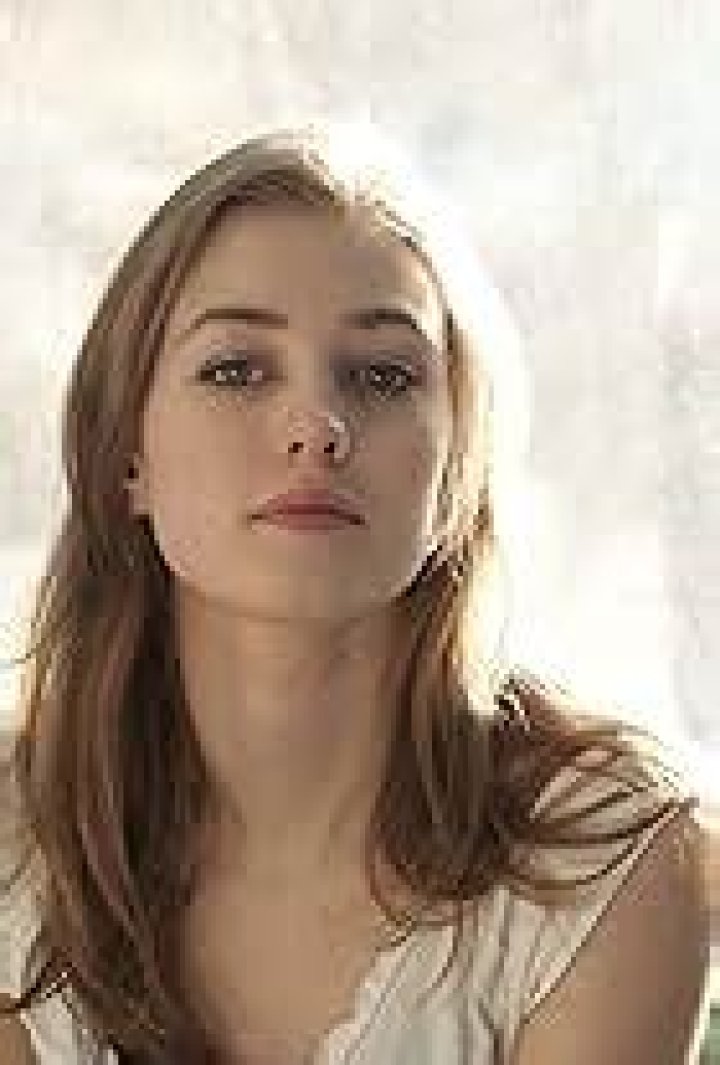 Ella Rae Peck Bio (Wiki) 