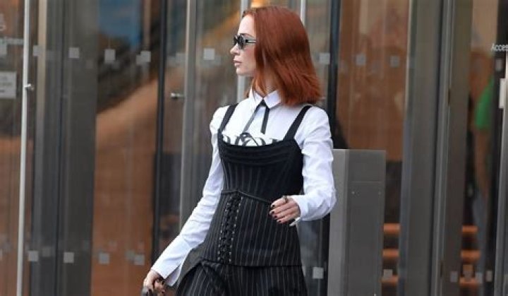 A Savior! Florence Pugh Saves Emily Blunt from a Wardrobe Malfunction at Oppenheimer Premiere! Emily Blunt (1)