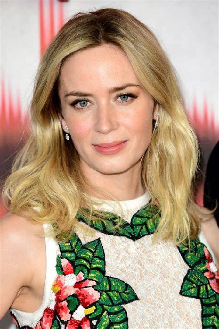 A Savior! Florence Pugh Saves Emily Blunt from a Wardrobe Malfunction at Oppenheimer Premiere! Emily Blunt