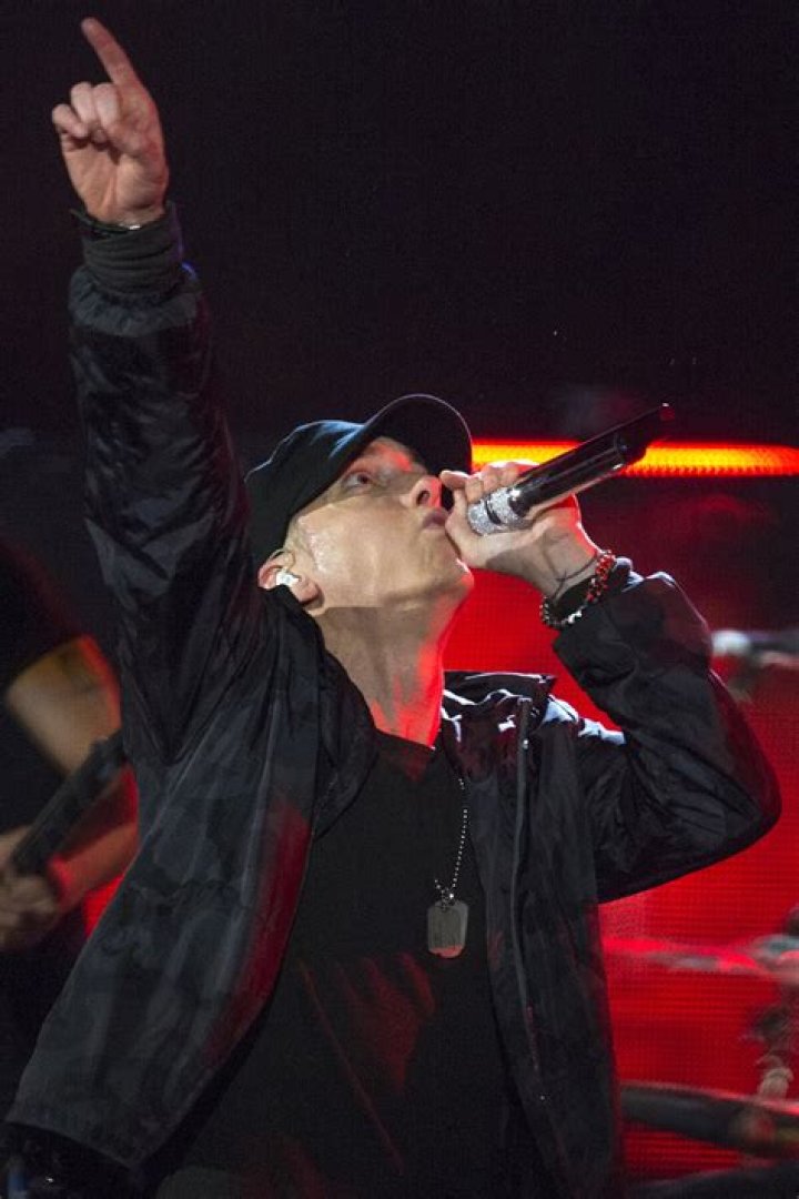Eminem Addresses his 2007 Overdose at the Rock & Roll Hall of Fame Induction Ceremony! Eminem