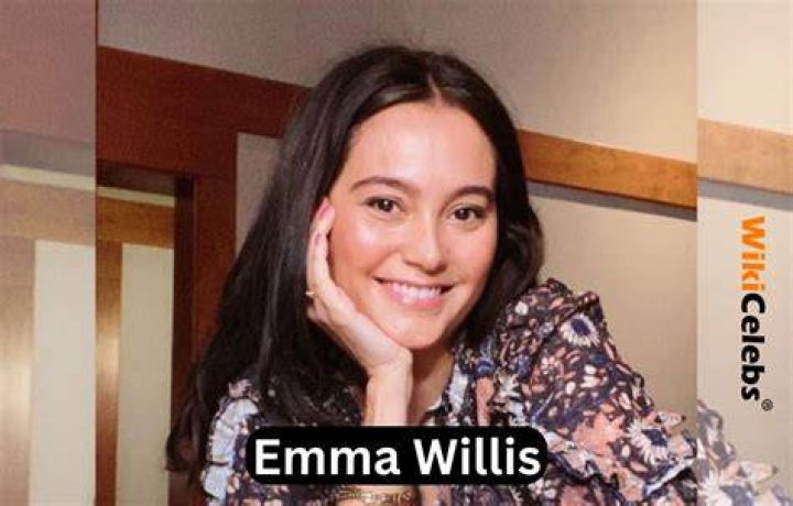 Emma Ostilly - Age, Family, Bio