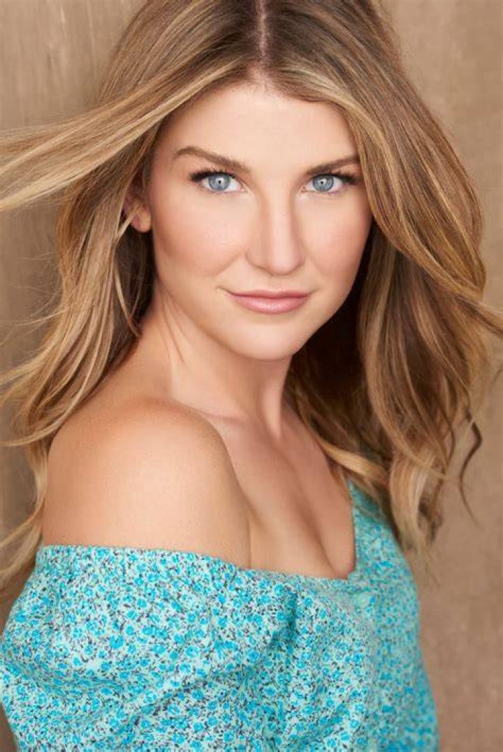 Emmy Buckner - Age, Family, Bio