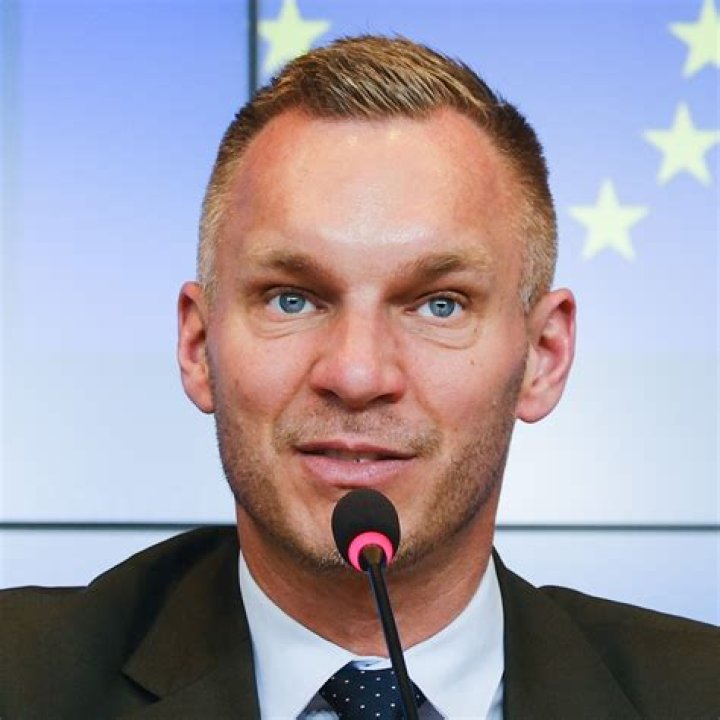 Erik Asla Bio (Wiki) 