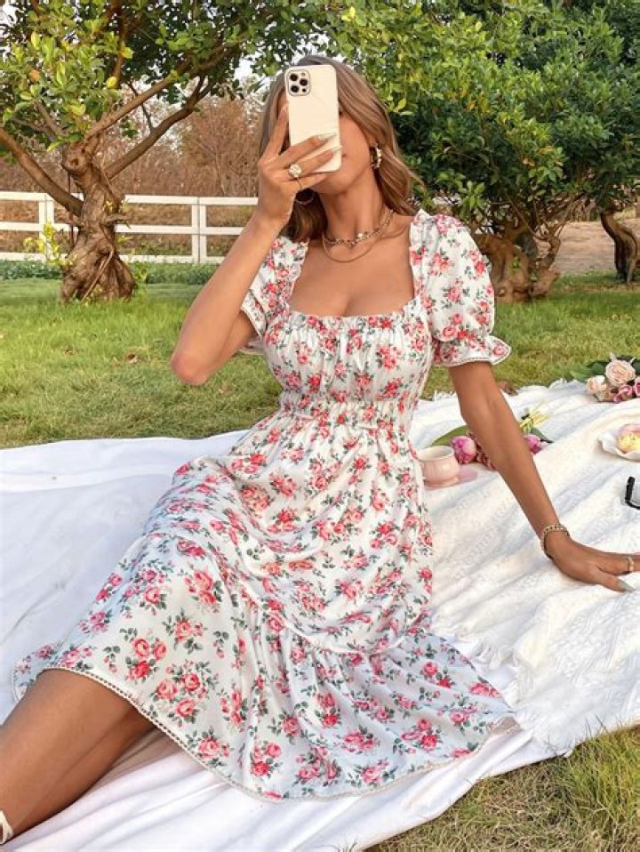 Eva Mendes wears a 1950s-inspired, flowery shift dress: lovely or dated?