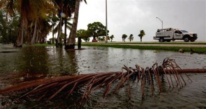 
‘Extremely dangerous’ eyewall of Hurricane Ian moving onshore: US forecaster 
